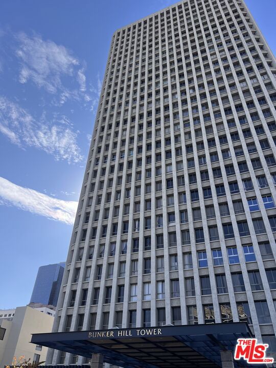 800 W 1st Street, Los Angeles CA: https://media.crmls.org/mediaz/173cd367-02ba-4720-a688-33a83dc5cf46.jpg