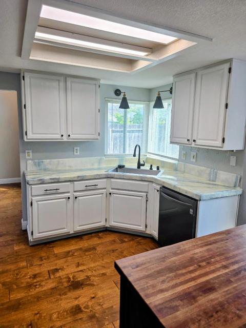 2212 Thurton Drive, Roseville CA: https://media.crmls.org/mediaz/173d242e-e325-489e-9bd9-95f55180633c.jpg