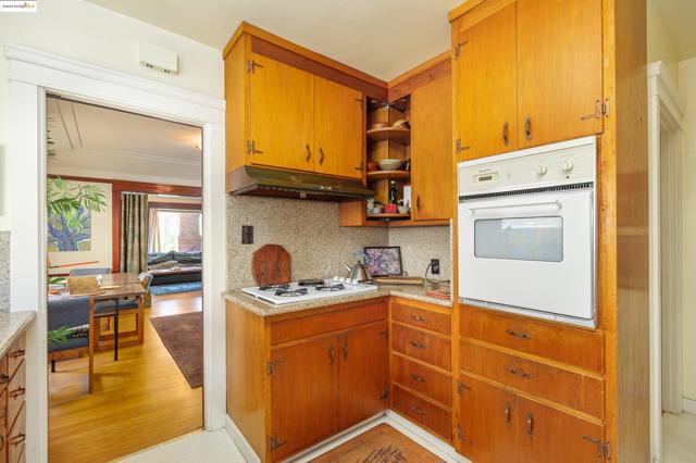 318 Washington Avenue, Richmond CA: https://media.crmls.org/mediaz/173d54b5-555b-4150-8f7f-be8d06fec78d.jpg