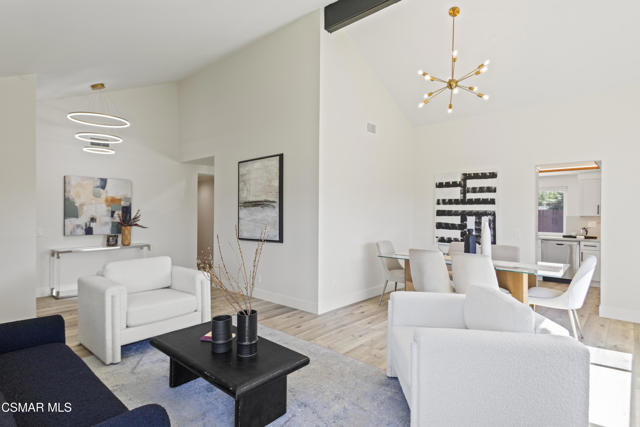 416 Camino Dos Palos, Thousand Oaks CA: https://media.crmls.org/mediaz/173daaf0-36f7-47df-b696-88cbcf2552bf.jpg