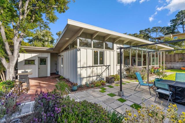 1256 Pacific Street, Monterey CA: https://media.crmls.org/mediaz/173deb41-d7d0-4d32-a2ec-9be7522e03f7.jpg