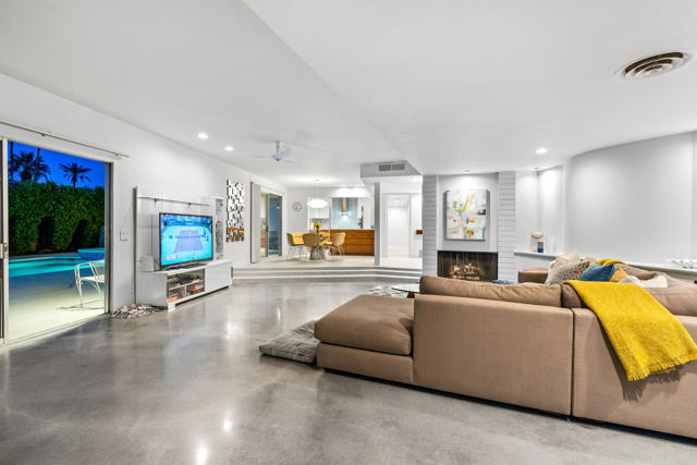 Image 37 of 60 For 76080 Fairway Drive