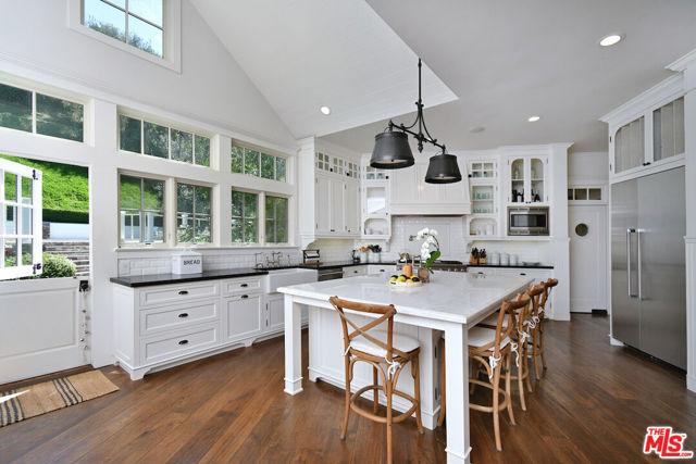 Image 20 of 55 For 3640 Longridge Avenue