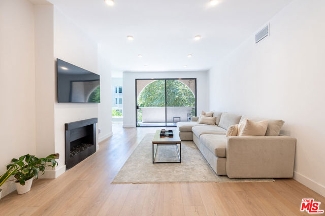 14539 Benefit Street, Sherman Oaks CA: https://media.crmls.org/mediaz/173e5c0b-e854-4410-aadd-15ced7713ade.jpg