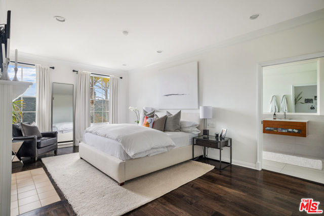 2241 Canyonback Road, Los Angeles CA: https://media.crmls.org/mediaz/173e73b6-2d7d-44b0-adfc-5673d060fe94.jpg