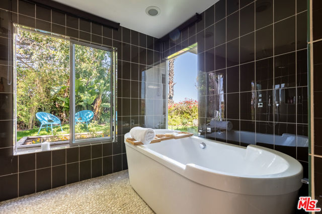 2224 Hercules Drive, Los Angeles CA: https://media.crmls.org/mediaz/173eaf21-bf85-482d-96bc-d15308b23f22.jpg