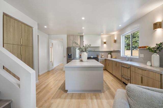 Image 19 of 76 For 79938 Dewsbury Drive