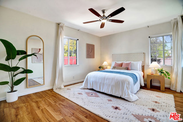 9210 S Van Ness Avenue, Los Angeles CA: https://media.crmls.org/mediaz/173ef1e9-61bf-4e90-9435-e6db7eea1722.jpg