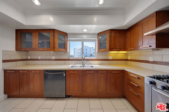 1409 Armacost Avenue, Los Angeles CA: https://media.crmls.org/mediaz/173f1ae7-07d7-4a60-919e-96696b924091.jpg