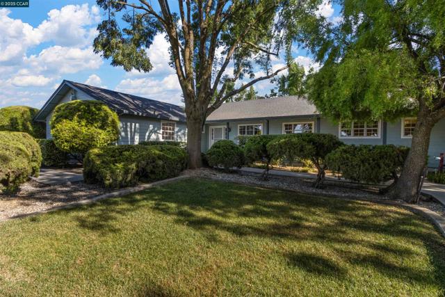5435 Box R Ranch Rd, Vacaville CA: https://media.crmls.org/mediaz/173f346f-31e9-4c9d-88db-3abd4e5435b9.jpg