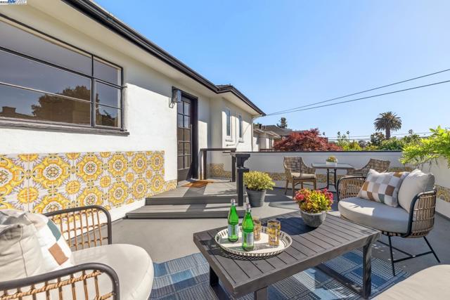 1630 Dayton Ave, Alameda CA: https://media.crmls.org/mediaz/173f6a7b-77aa-4e8a-b755-ca7ae40f264d.jpg