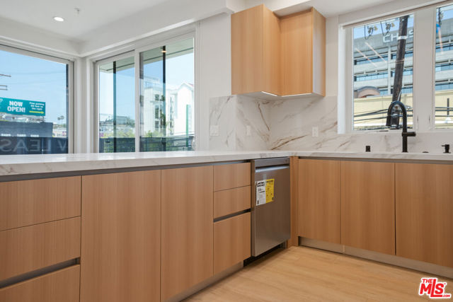 1414 S Beverly Drive Drive, Los Angeles CA: https://media.crmls.org/mediaz/173f9566-bd2b-4cf8-8aa3-bdba39a3c20b.jpg