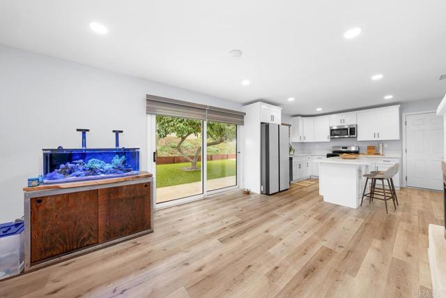 Detail Gallery Image 14 of 56 For 2442 Sunflower, Vista,  CA 92083 - 3 Beds | 2 Baths