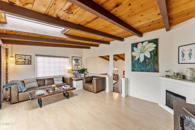 317 Cahuenga Drive, Oxnard CA: https://media.crmls.org/mediaz/17407036-18fb-45b1-93a9-3f4ac3b05418.jpg