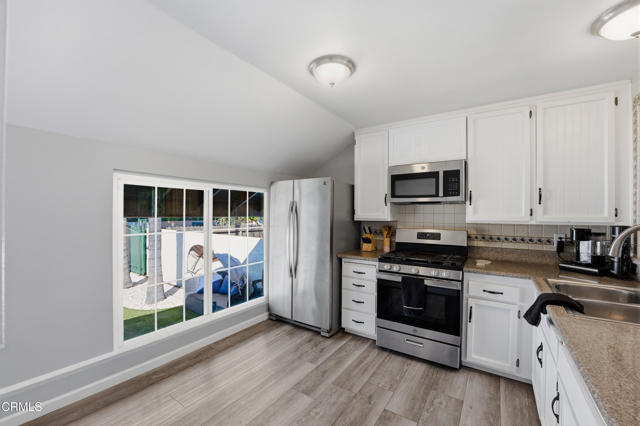 Detail Gallery Image 5 of 27 For 202 Avon Ln, Fillmore,  CA 93015 - 3 Beds | 1/1 Baths