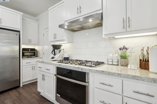 5623 Central Pkwy, Dublin CA: https://media.crmls.org/mediaz/174328d6-8c8b-43e1-87ed-751fe8bb9780.jpg