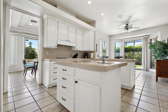 2450 Quincy Way, Palm Springs CA: https://media.crmls.org/mediaz/174341e5-4762-4dda-b84f-6f3ee9b5b340.jpg