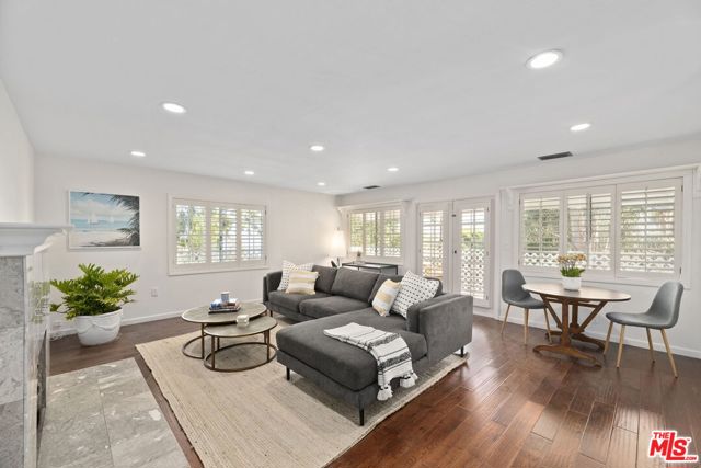 27355 Pacific Coast Highway, Malibu CA: https://media.crmls.org/mediaz/17434bc5-4c08-4669-a852-ac8a07674119.jpg
