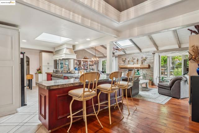14 El Camino Moraga, Orinda CA: https://media.crmls.org/mediaz/17437afe-1830-43fb-b1c1-e33b5dbbf0ce.jpg