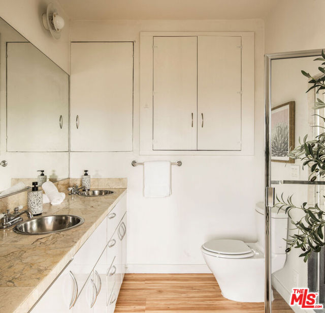 3720 Alta Mesa Drive, Studio City CA: https://media.crmls.org/mediaz/17438817-d3cd-4b43-bd35-75369ce38b1d.jpg