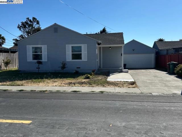 2441 Glenlock St, San Pablo CA: https://media.crmls.org/mediaz/1743916e-e057-4de6-9e12-f23bfcdb4c15.jpg