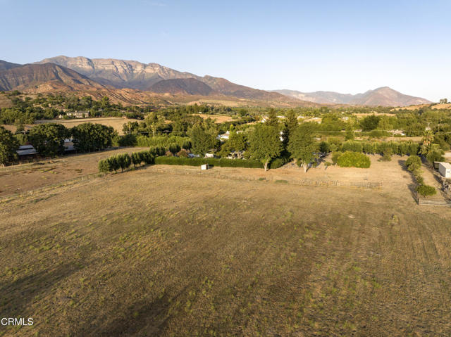 10430 N Ojai Santa Paula Road, Ojai CA: https://media.crmls.org/mediaz/1744256c-cb31-4370-8114-a0004cc23489.jpg