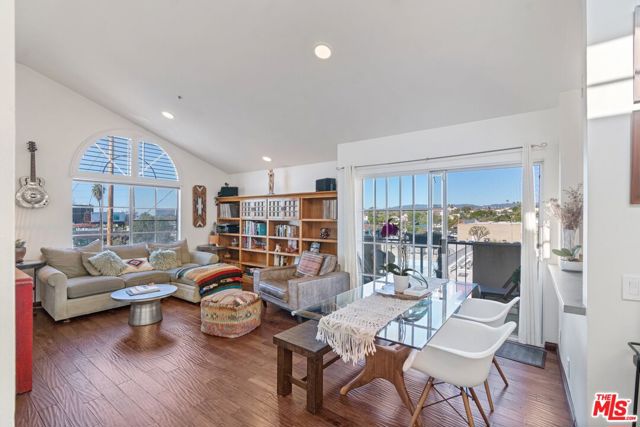 12311 Pacific Avenue, Los Angeles CA: https://media.crmls.org/mediaz/1744297c-670e-4f9c-b6cb-f4da7c5fba9f.jpg