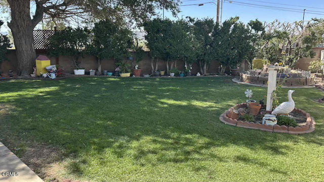 1222 W AVENUE J15, Lancaster CA: https://media.crmls.org/mediaz/1744d548-2e6c-4d7f-8fb5-f251bed2bf3a.jpg