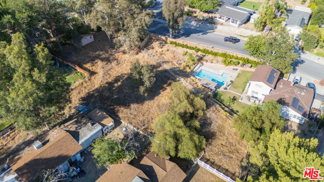 27933 Magic Mountain Lane, Canyon Country CA: https://media.crmls.org/mediaz/1744f6a1-265e-467a-98ed-f039c99e4b8c.jpg