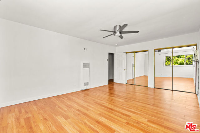 272 S Doheny Drive, Beverly Hills CA: https://media.crmls.org/mediaz/174574a4-115d-4cbd-ab50-b40d8318f34c.jpg