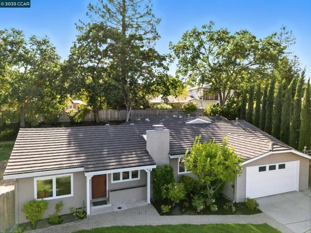 15 Ardmore Ct, Pleasant Hill CA: https://media.crmls.org/mediaz/1745d984-6a32-4daa-be24-6bfe4c425d98.jpg