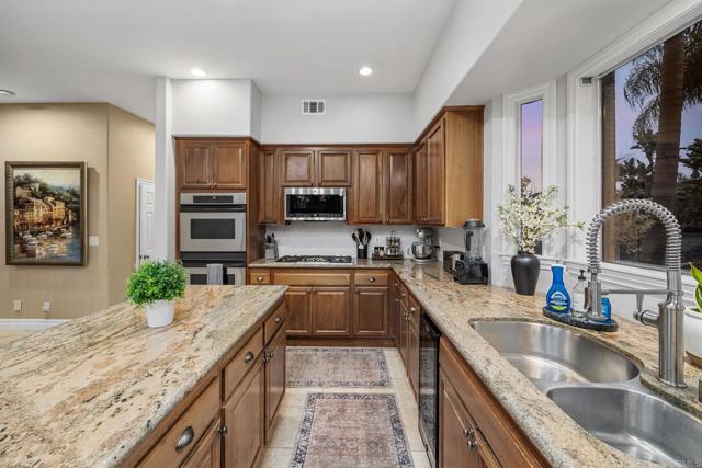 Detail Gallery Image 6 of 73 For 2270 Summit Dr, Escondido,  CA 92025 - 5 Beds | 3/1 Baths