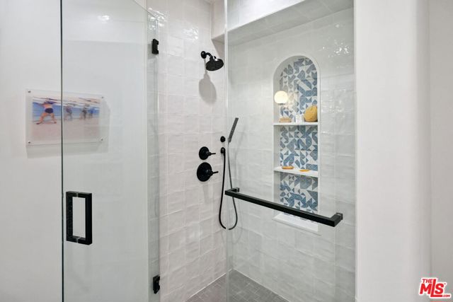 950 N Holliston Avenue, Pasadena CA: https://media.crmls.org/mediaz/1746232f-7510-4c9d-9b96-58543cabe4e6.jpg
