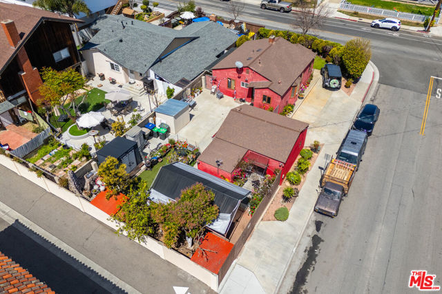 535 Hamilton Street, Costa Mesa CA: https://media.crmls.org/mediaz/17466e3f-7156-4f3c-9d10-aca3469e9eb0.jpg