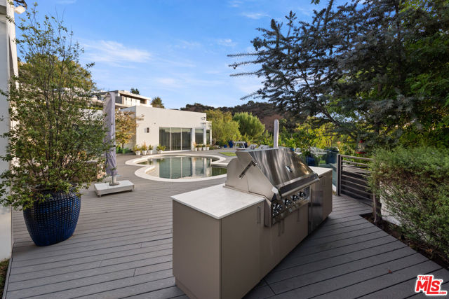 2630 EDEN Place, Beverly Hills CA: https://media.crmls.org/mediaz/174674fe-8228-46d5-a5be-696bc36ef87d.jpg