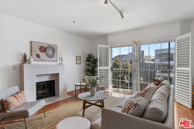 1871 Greenfield Avenue, Los Angeles CA: https://media.crmls.org/mediaz/17469b14-0d14-4341-96f4-5a174d92f65d.jpg