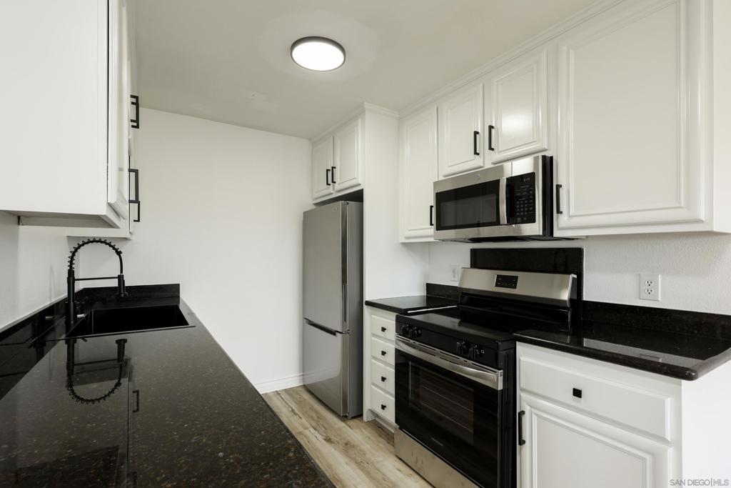 9949 Erma Rd - photo 14