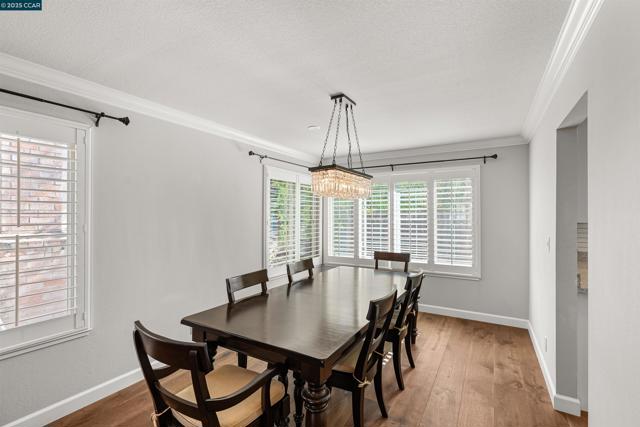 4403 Winterberry Ct, Concord CA: https://media.crmls.org/mediaz/17482443-5d41-4c13-a433-7d60d7f214c0.jpg