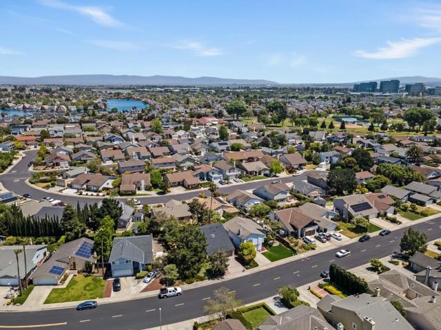 354 Port Royal Avenue, Foster City CA: https://media.crmls.org/mediaz/174b16d6-3bb4-460f-b96d-5e01b9b2c741.jpg