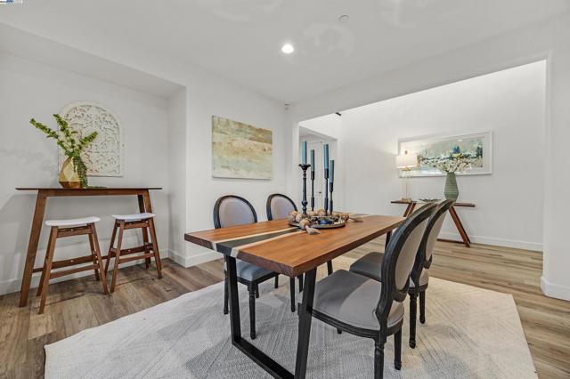 2288 Jessica Way, Tracy CA: https://media.crmls.org/mediaz/174be747-1a7e-4b88-b6cb-6f92e0d98466.jpg