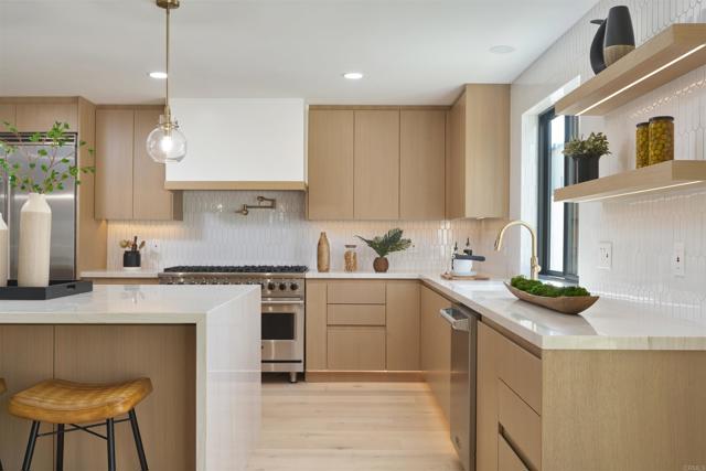 Detail Gallery Image 8 of 47 For 2465 Garfield St, Carlsbad,  CA 92008 - 4 Beds | 4/2 Baths