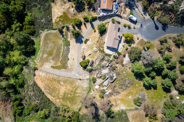 27301 Rowel Ct, Valley Center CA: https://media.crmls.org/mediaz/174c9b4b-1e9c-4a1e-ada2-80bbfb670275.jpg