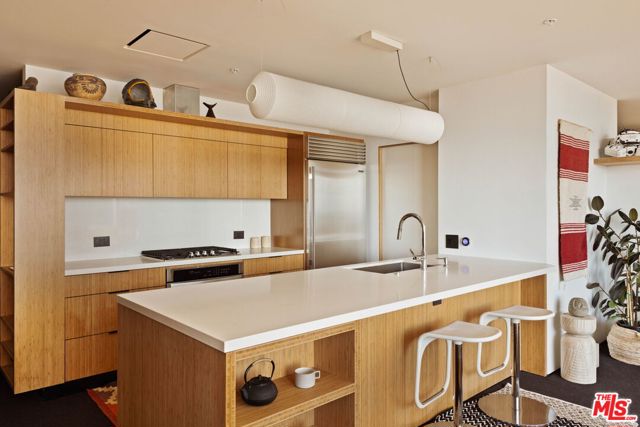 1155 S Grand Avenue, Los Angeles CA: https://media.crmls.org/mediaz/174cfa32-bb50-4d49-98bb-1e0ab5e6fb4c.jpg