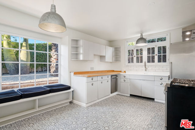 2063 Grace Avenue, Los Angeles CA: https://media.crmls.org/mediaz/174cfe48-08ab-4d5c-be1e-0a193dc8ad0d.jpg