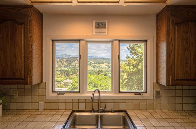 24935 Corte Poco, Salinas CA: https://media.crmls.org/mediaz/174d16e1-3da1-45f4-8b18-732b21a21026.jpg