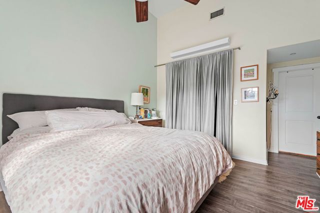 4224 Madison Avenue, Culver City CA: https://media.crmls.org/mediaz/174e103c-e03d-4a0a-bd3c-aa87ec6a1125.jpg