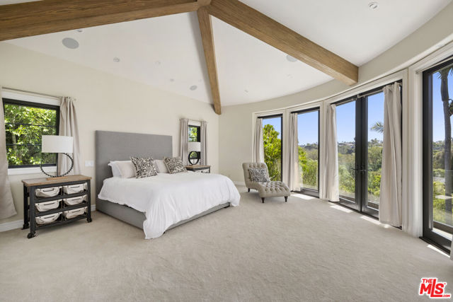 2325 Duxbury Circle, Los Angeles CA: https://media.crmls.org/mediaz/174e56dc-34ba-48e5-8fdb-e9a1f1c7e486.jpg