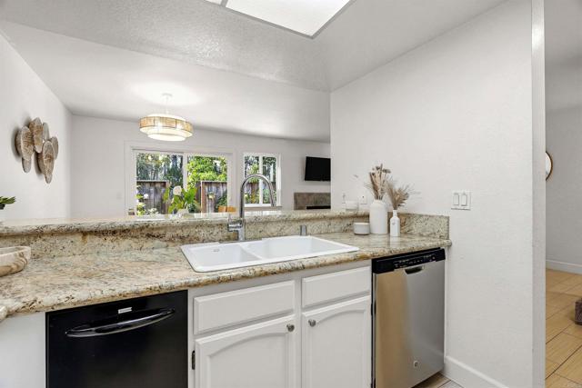 Detail Gallery Image 13 of 36 For 2927 Leotar Cir, Santa Cruz,  CA 95062 - 3 Beds | 2/1 Baths