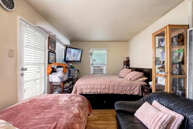 426 W Arbor Vitae Street, Inglewood CA: https://media.crmls.org/mediaz/174f9a47-c21e-43aa-9ffa-196800d40ce3.jpg