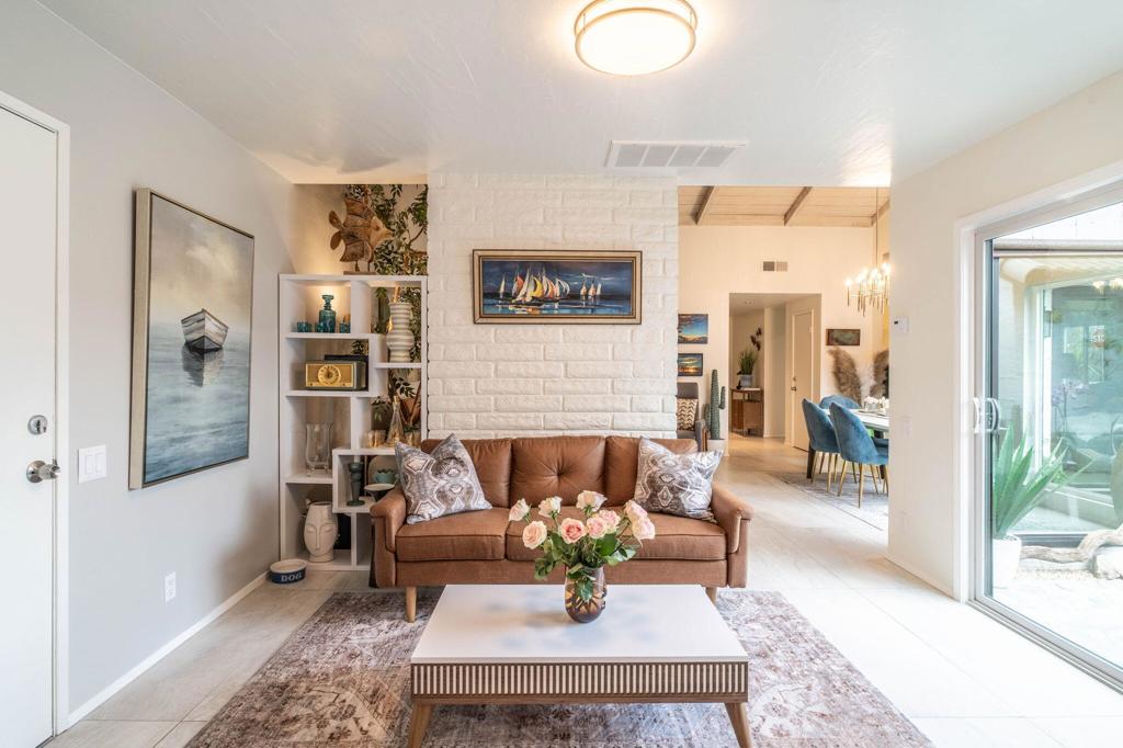 https://media.crmls.org/mediaz/174fb220-cfca-4a45-985c-428797ecb7fc.jpg?preset=X-Large